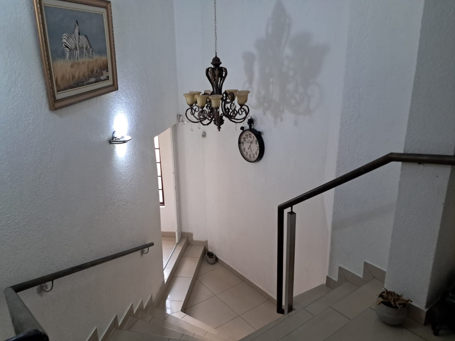6 Bedroom Property for Sale in Safari Gardens North West